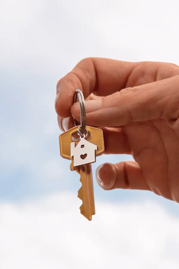 hand-holding-key-outdoors hand-holding-house-keys